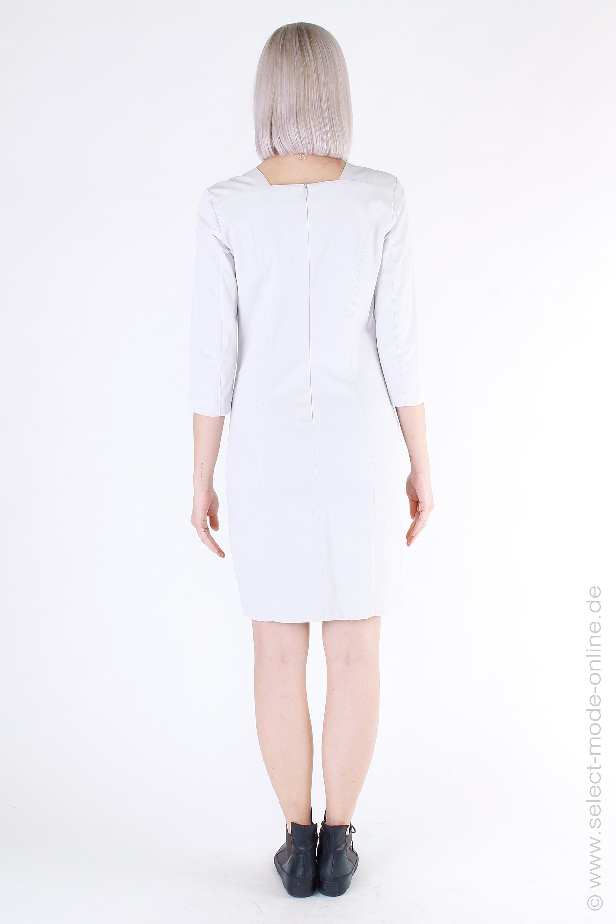 Buy your women's dresses online at Sarah Pacini
