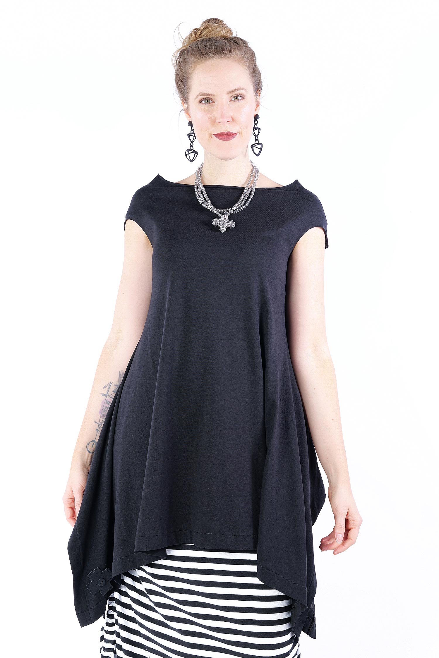 A-line T-shirt - Black - 5068