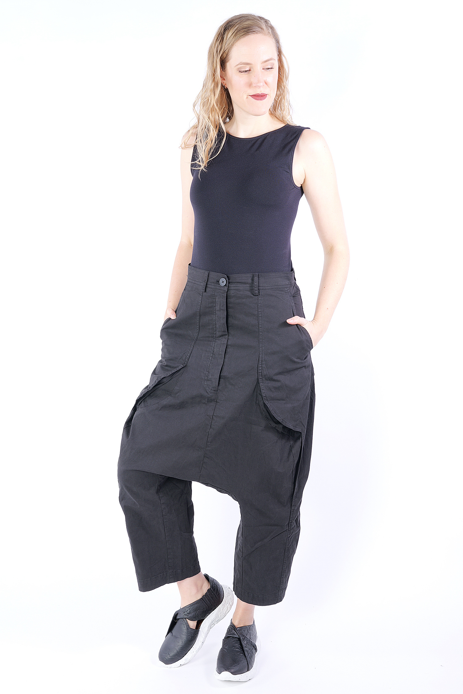 Pants with low crotch - 1253490124 - black