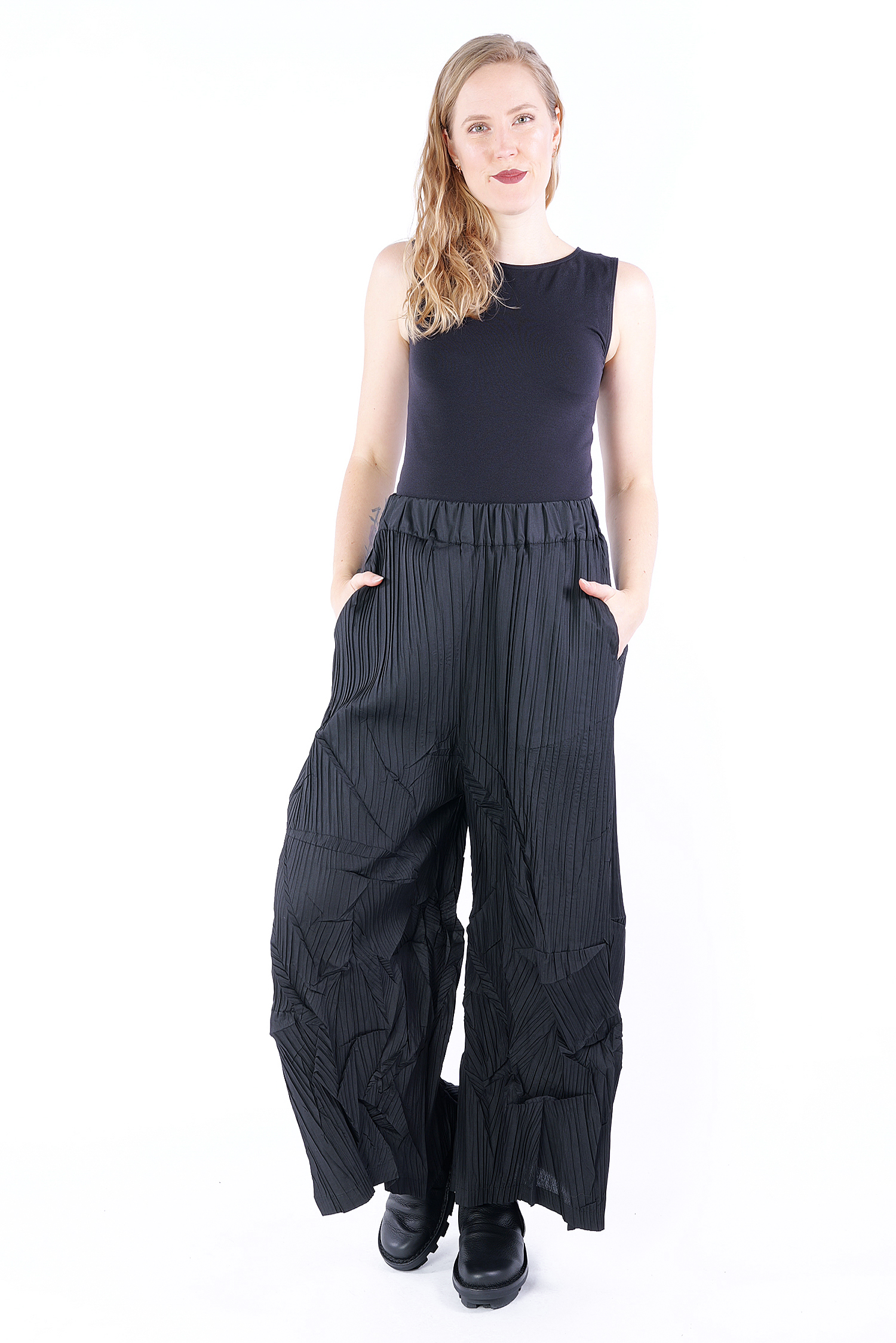 Pleated pants - Black - V25.5376