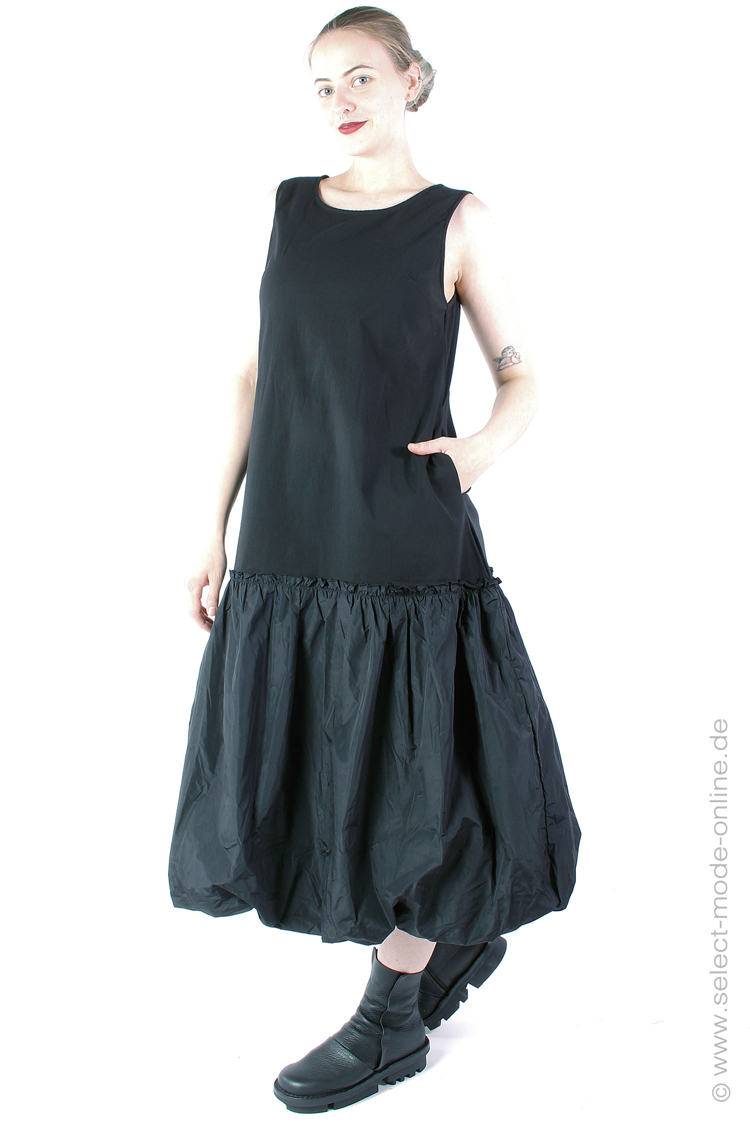 Ruffled dress - Black - 1124