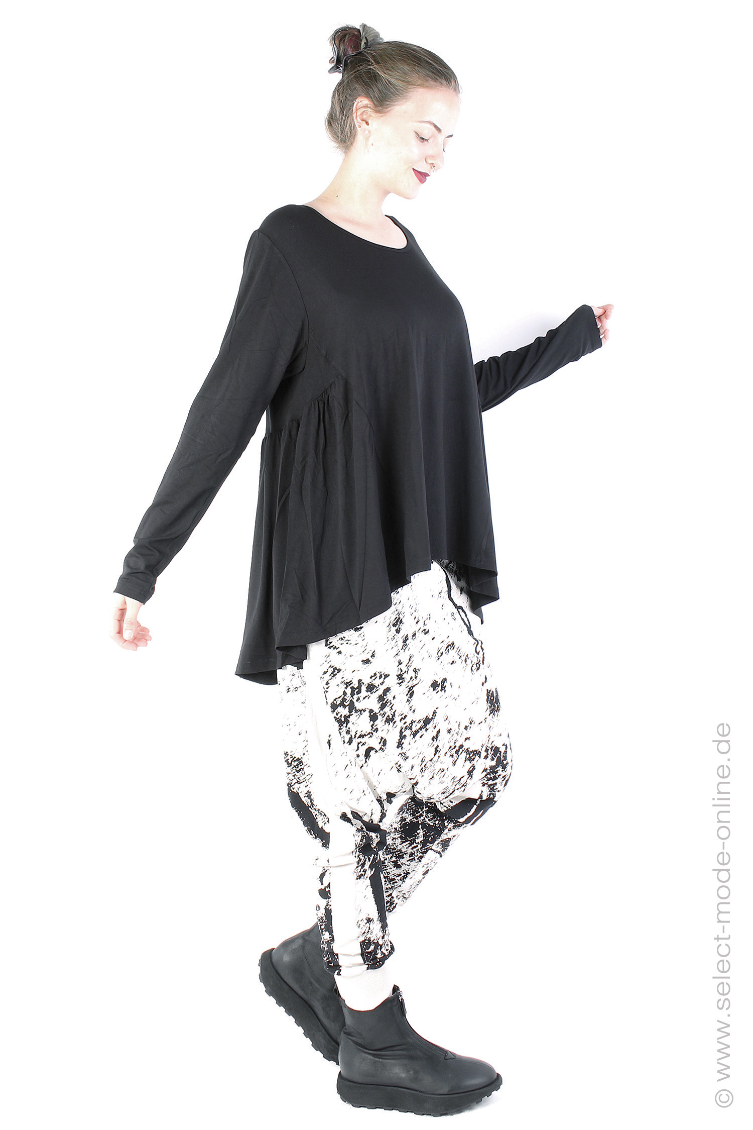 Pullover with ruffles - 24506 - Black