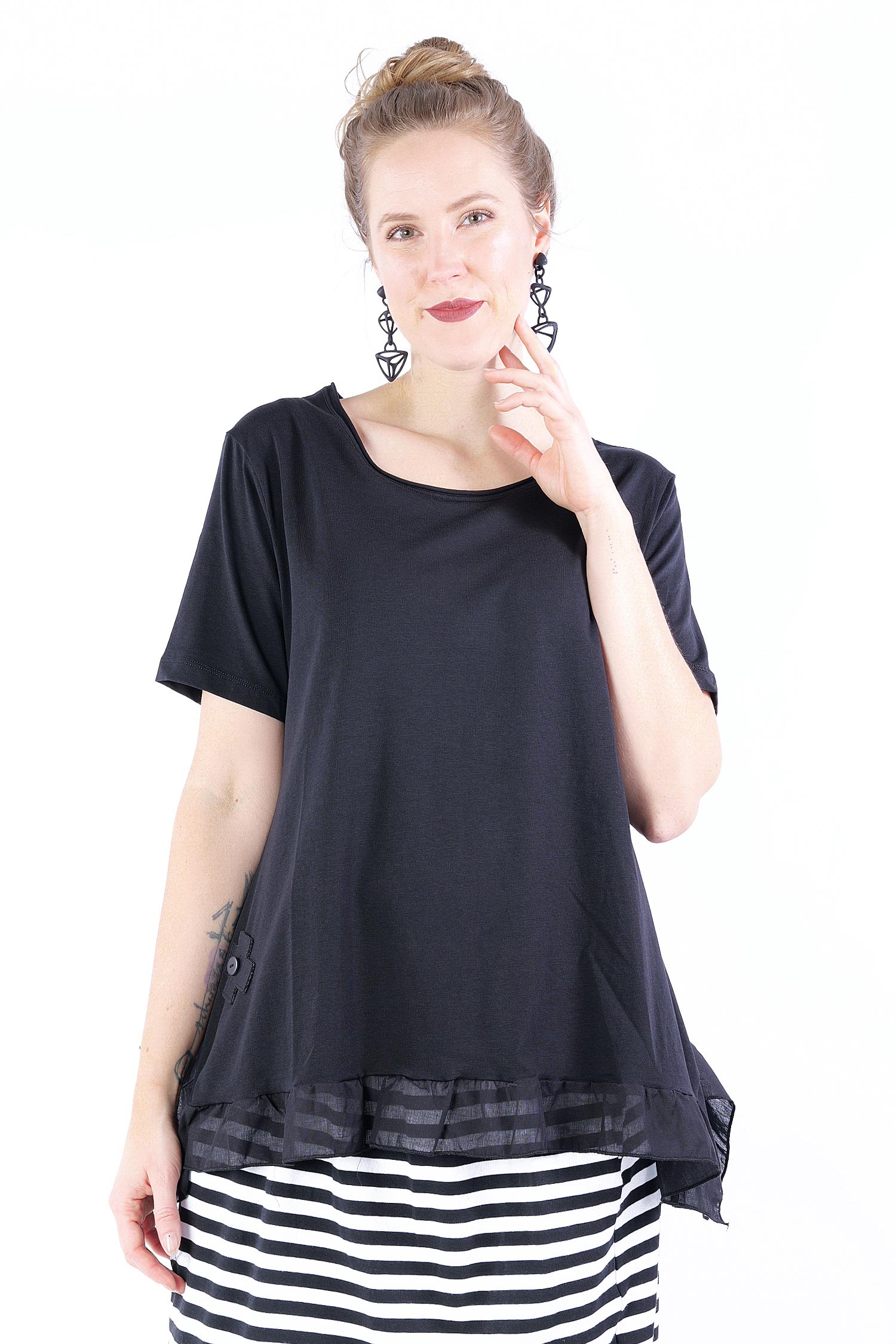 T-shirt with ruffles - Black - 5018