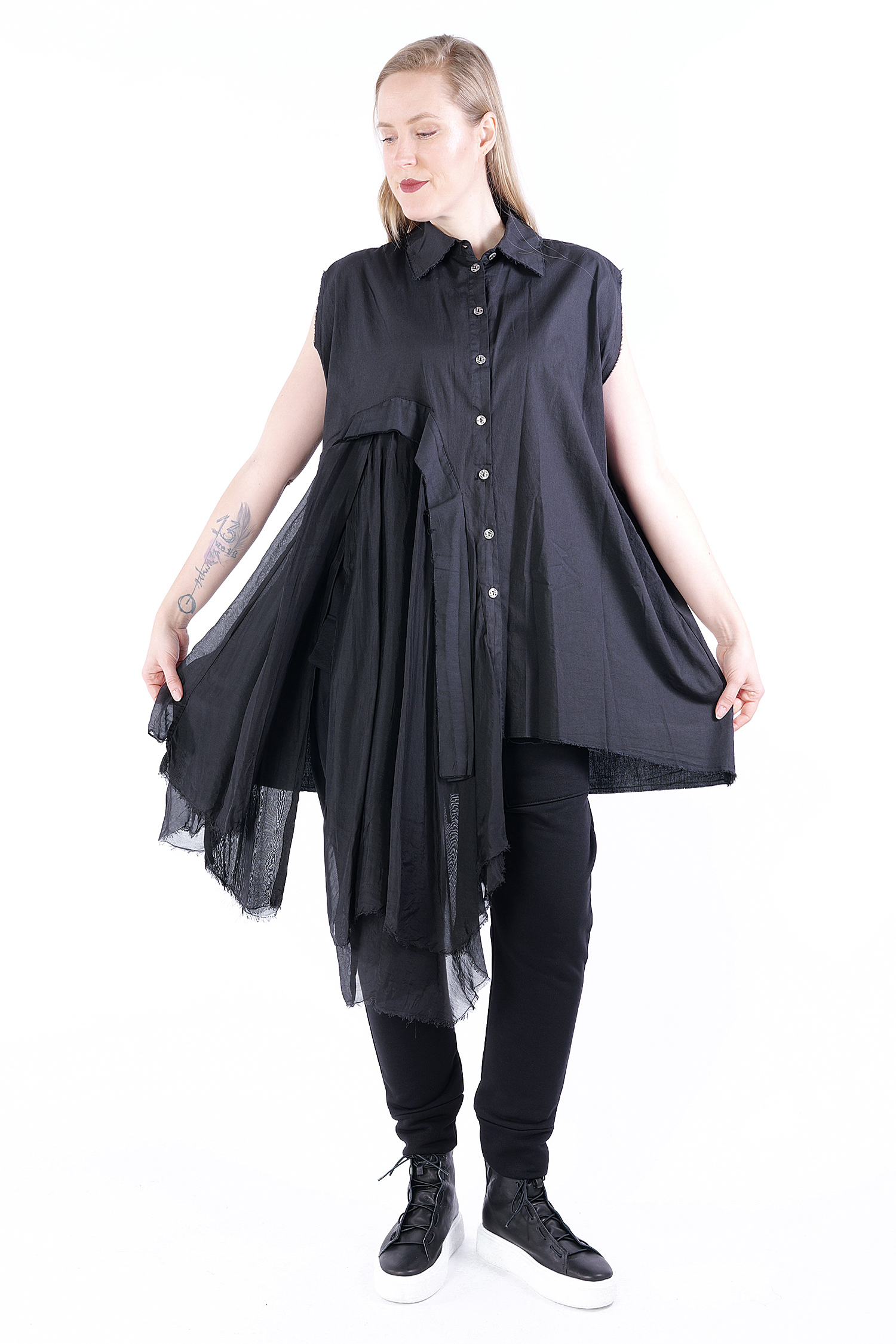 Tunic with ruffles - Black - S32