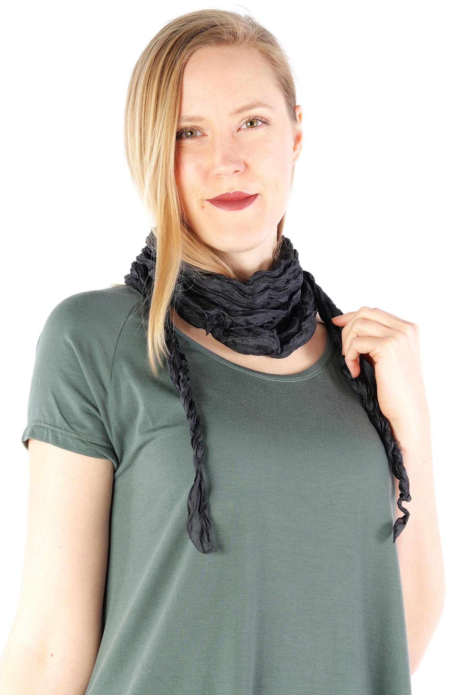 Crinkled silk scarf 90x90 - black - Dasypoda