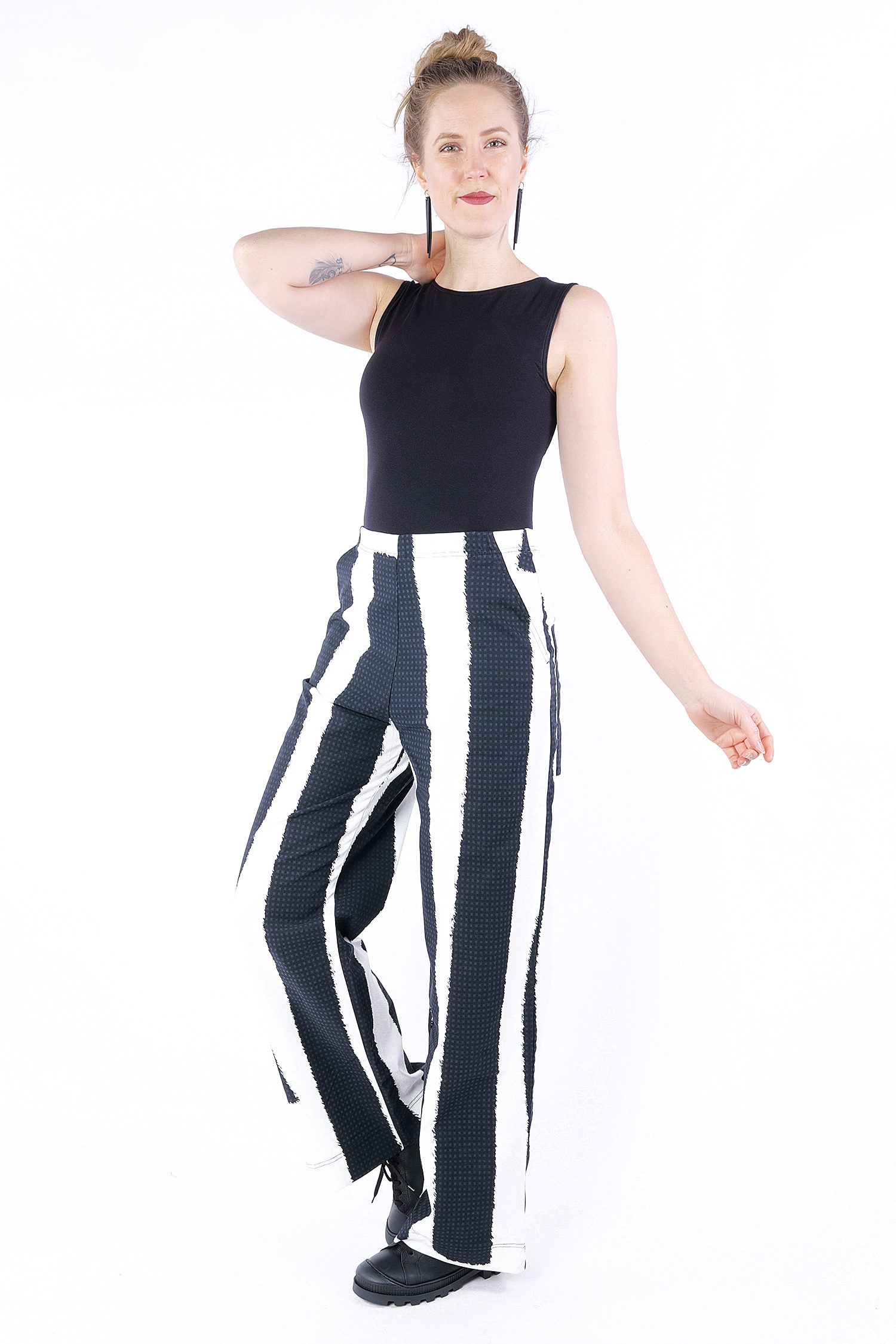 Long pants with stripes - 1253390140 - black print