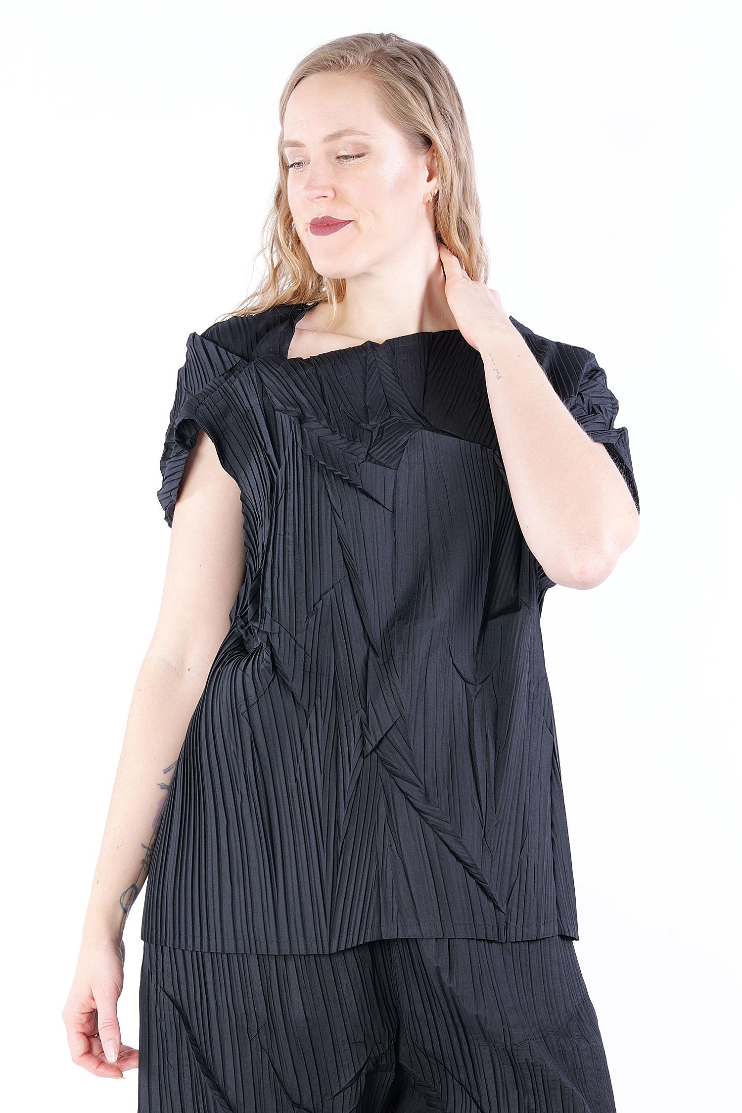 Pleated top - Black - V25.3848