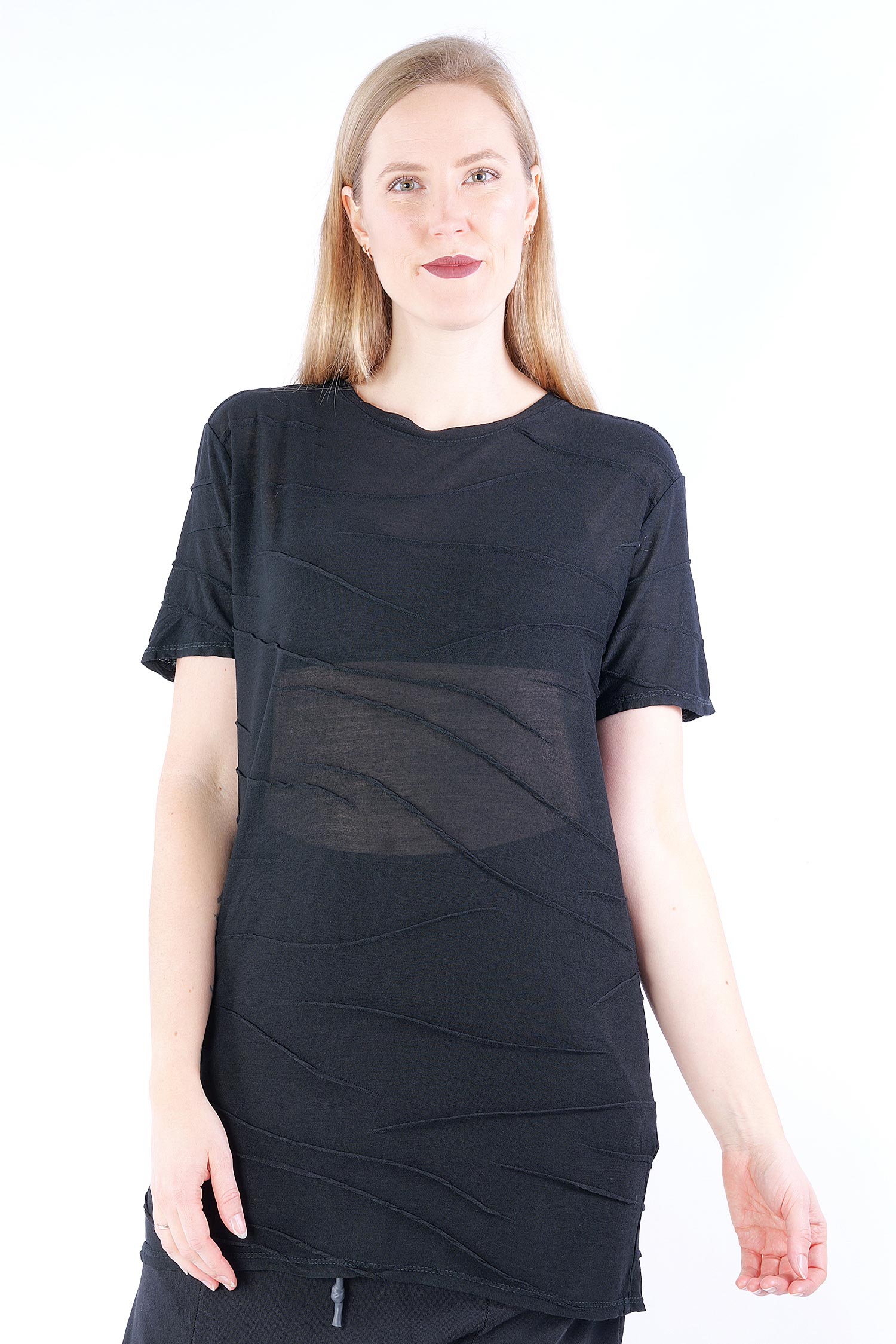 T-shirt with ornamental seams - Black - M1058