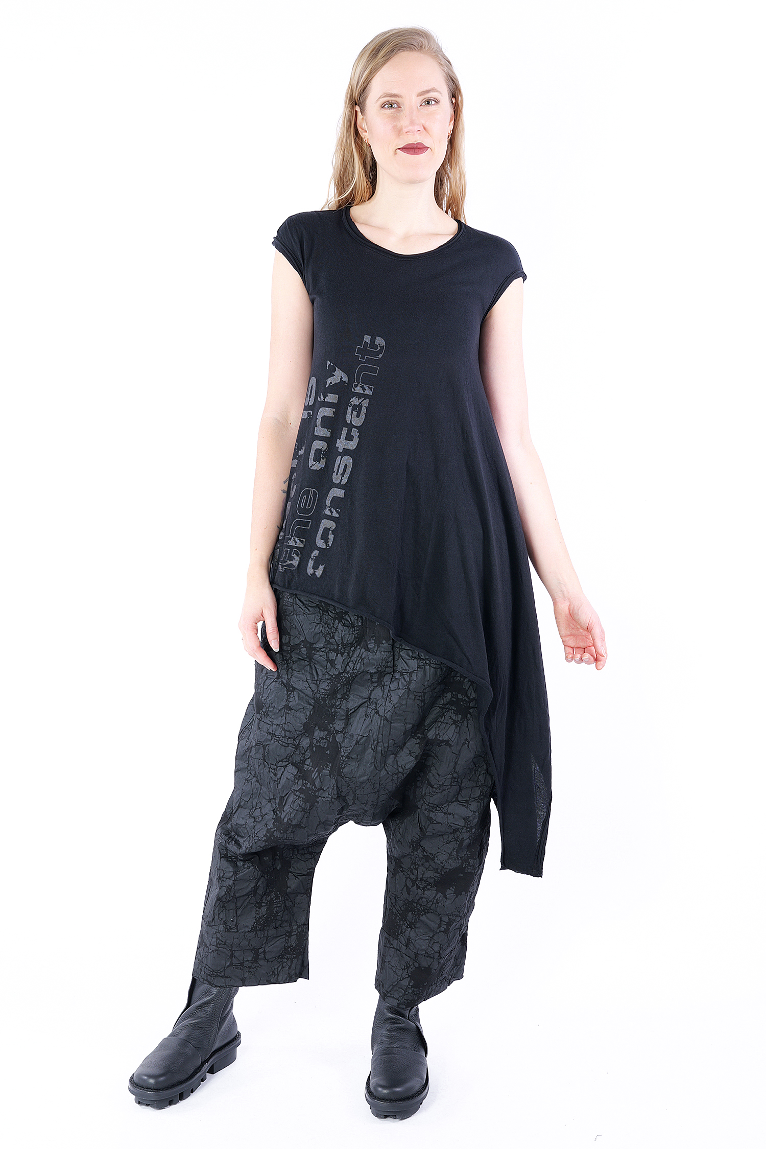 Asymmetrical T-shirt - black - Likka