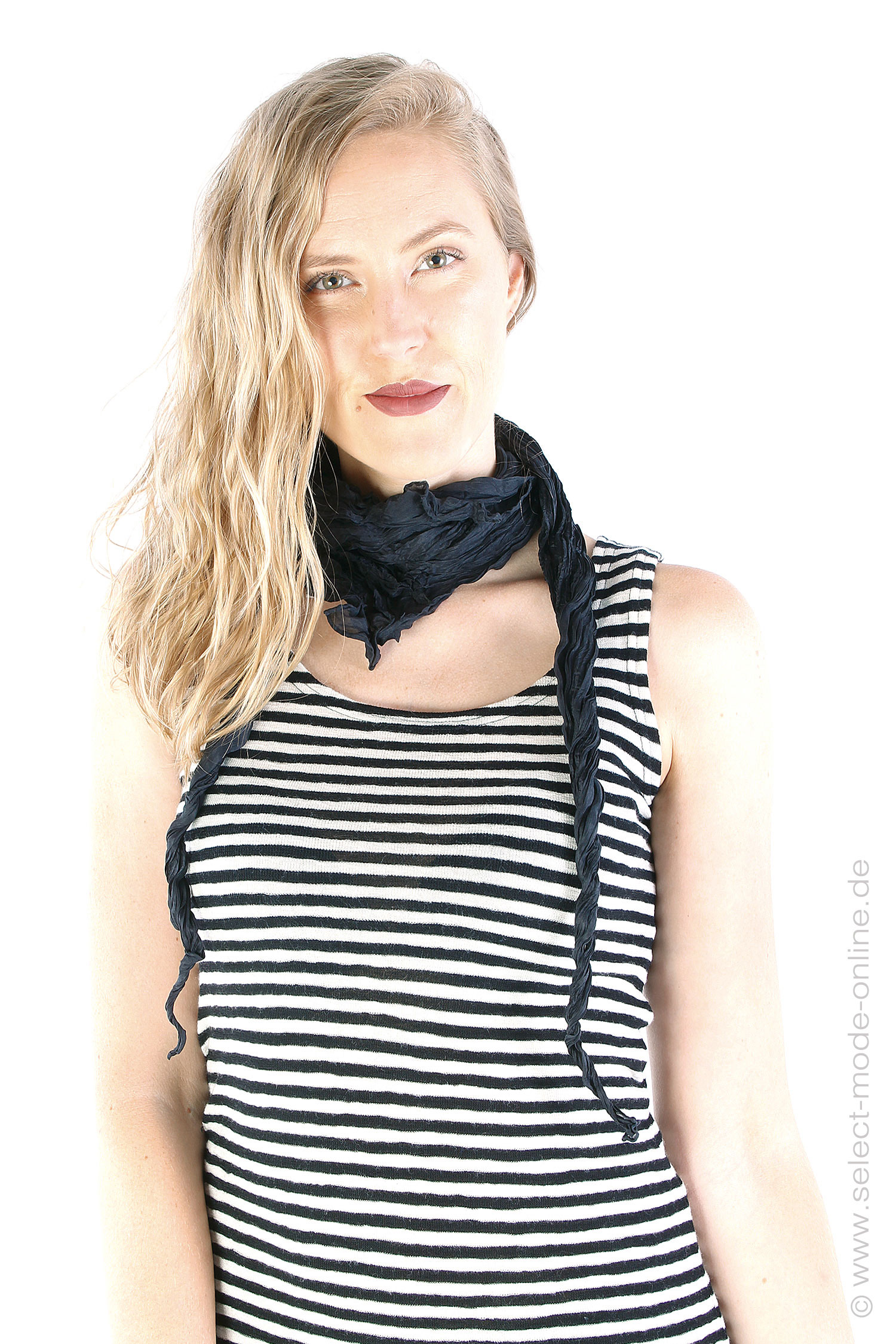Crinkled silk scarf - Black - Dreifalt