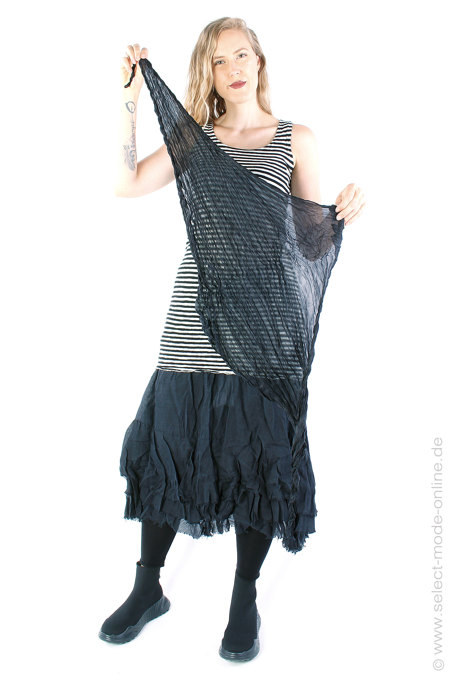Crinkled silk scarf - Black - Dreifalt