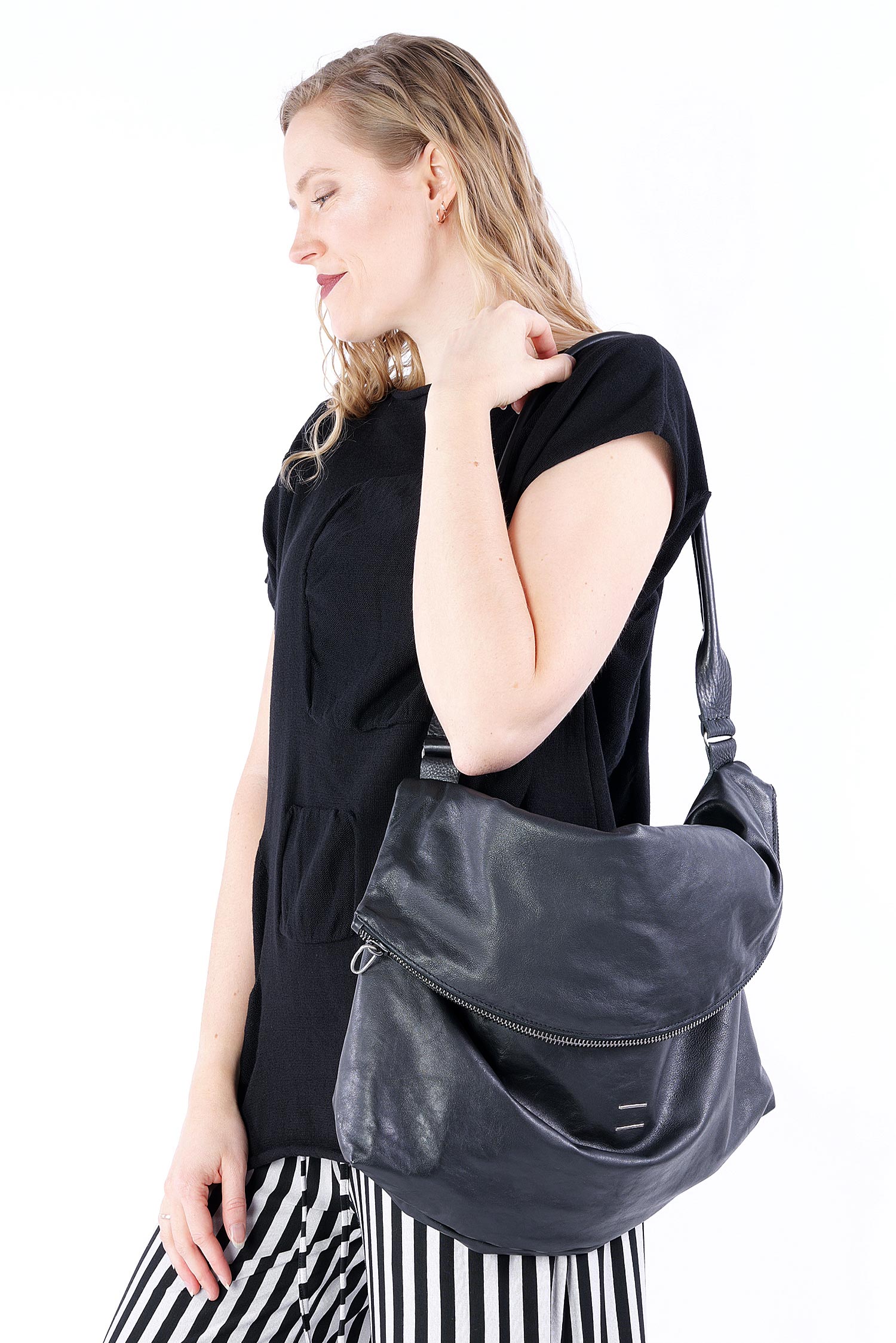 Leather shoulder bag - black - Tina