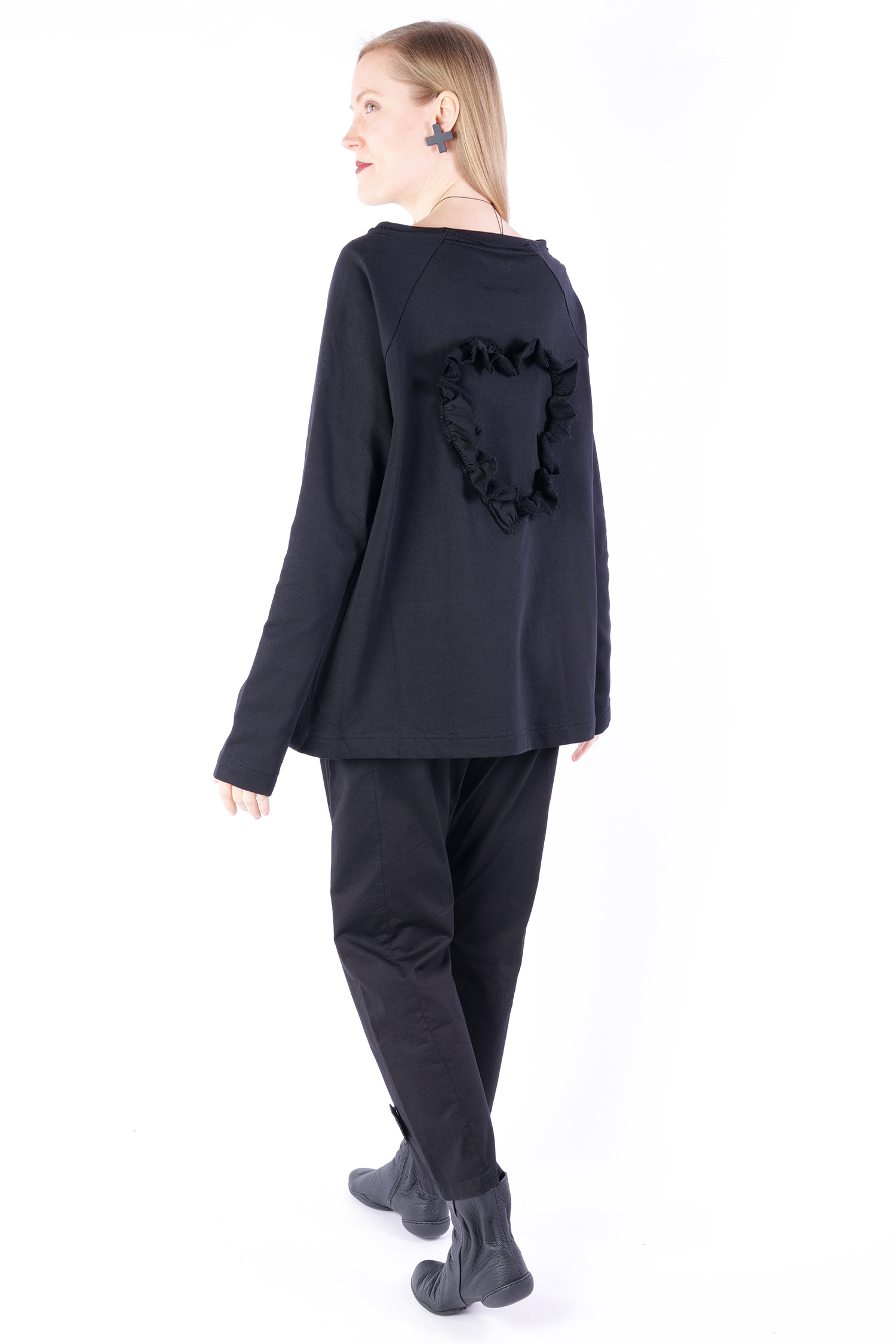 Pullover with heart - Black - 2044