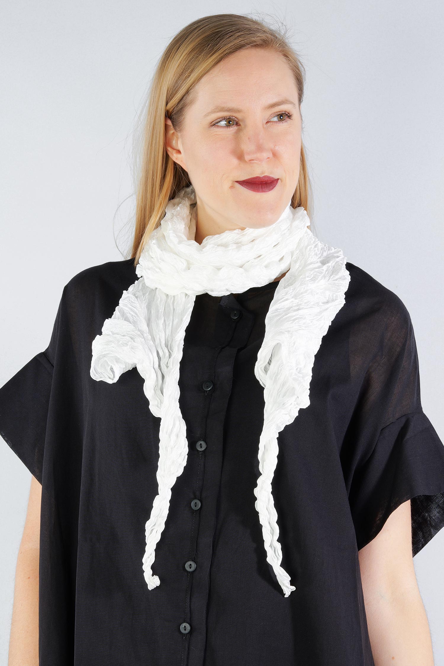 Crinkled silk scarf 230x50 - white - Panurgus