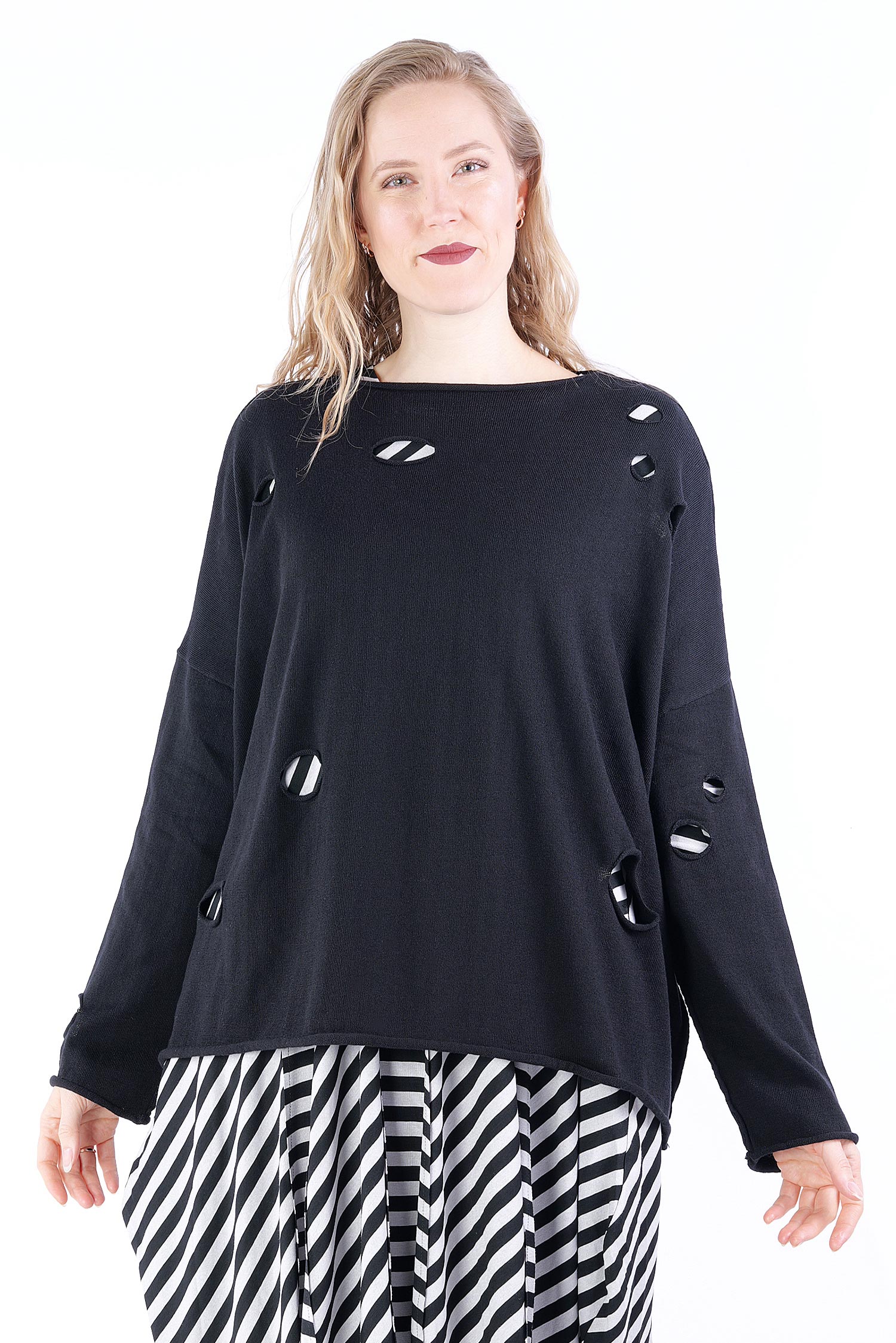 Pullover with cut outs - Black - V25.3261