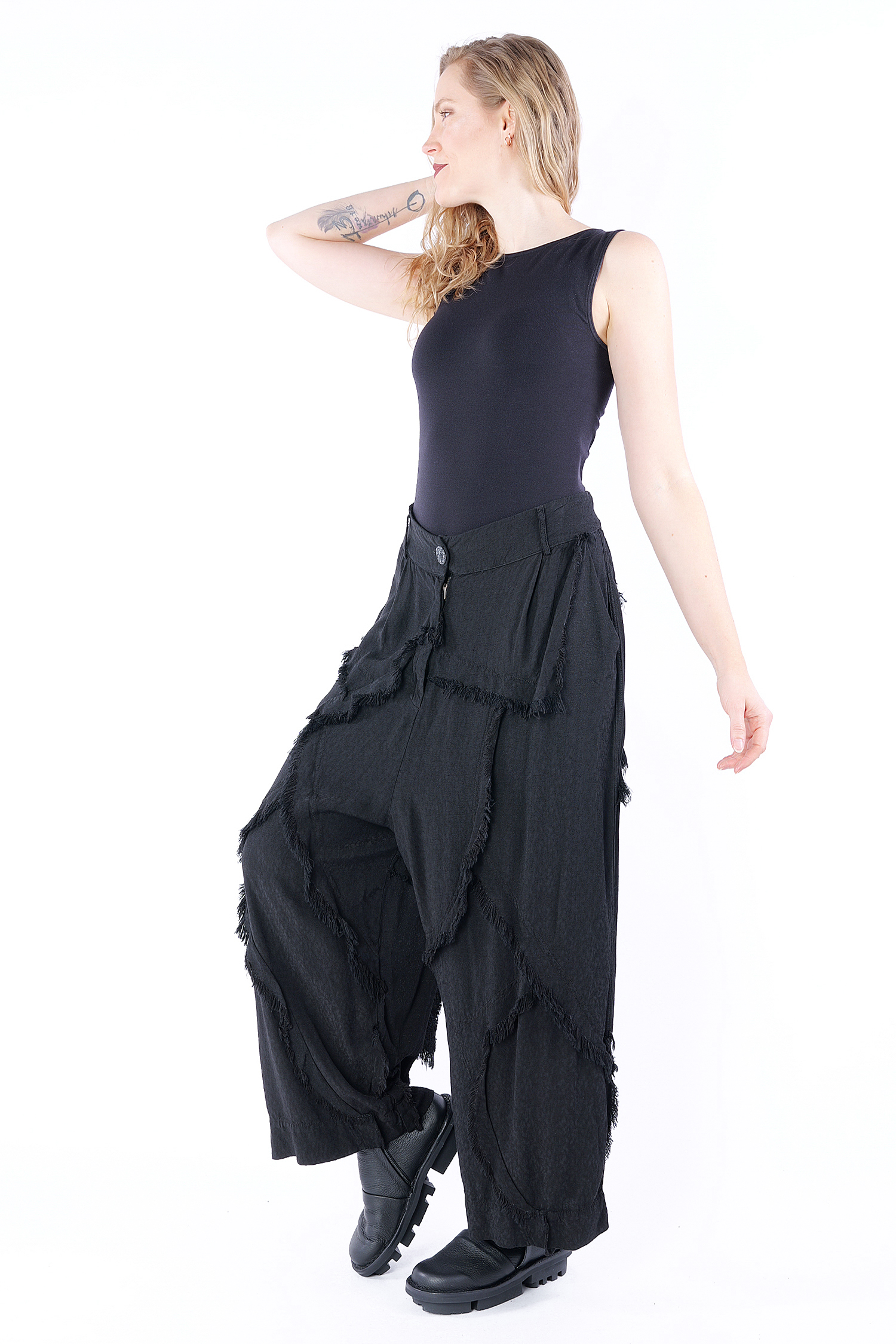 Detailed pants - Black - V25.5372