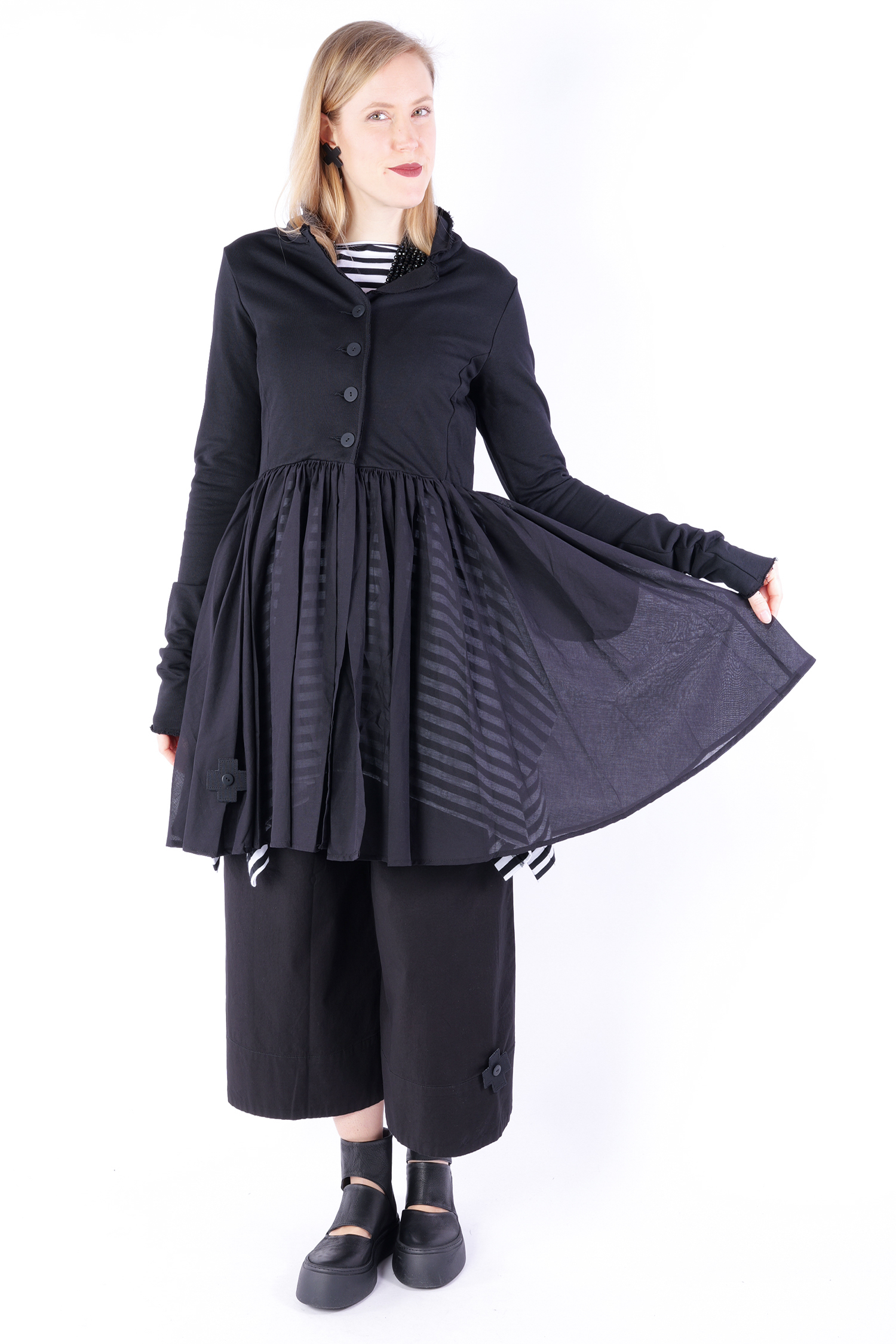 Ruffled coat - Black - 8015