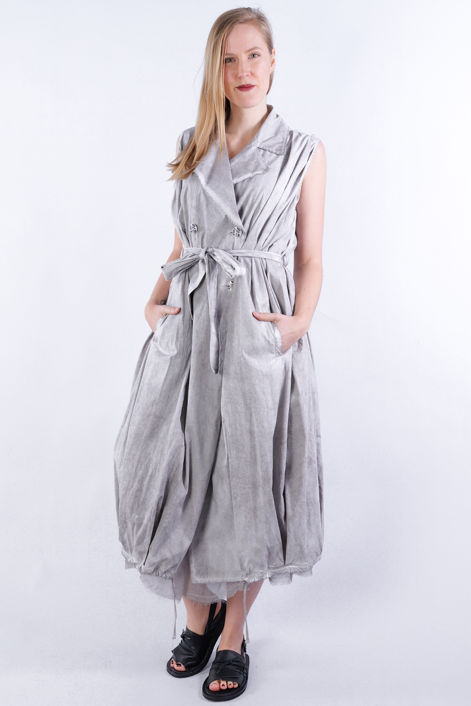 Detailreiches Kleid - Grey Shadow - S36