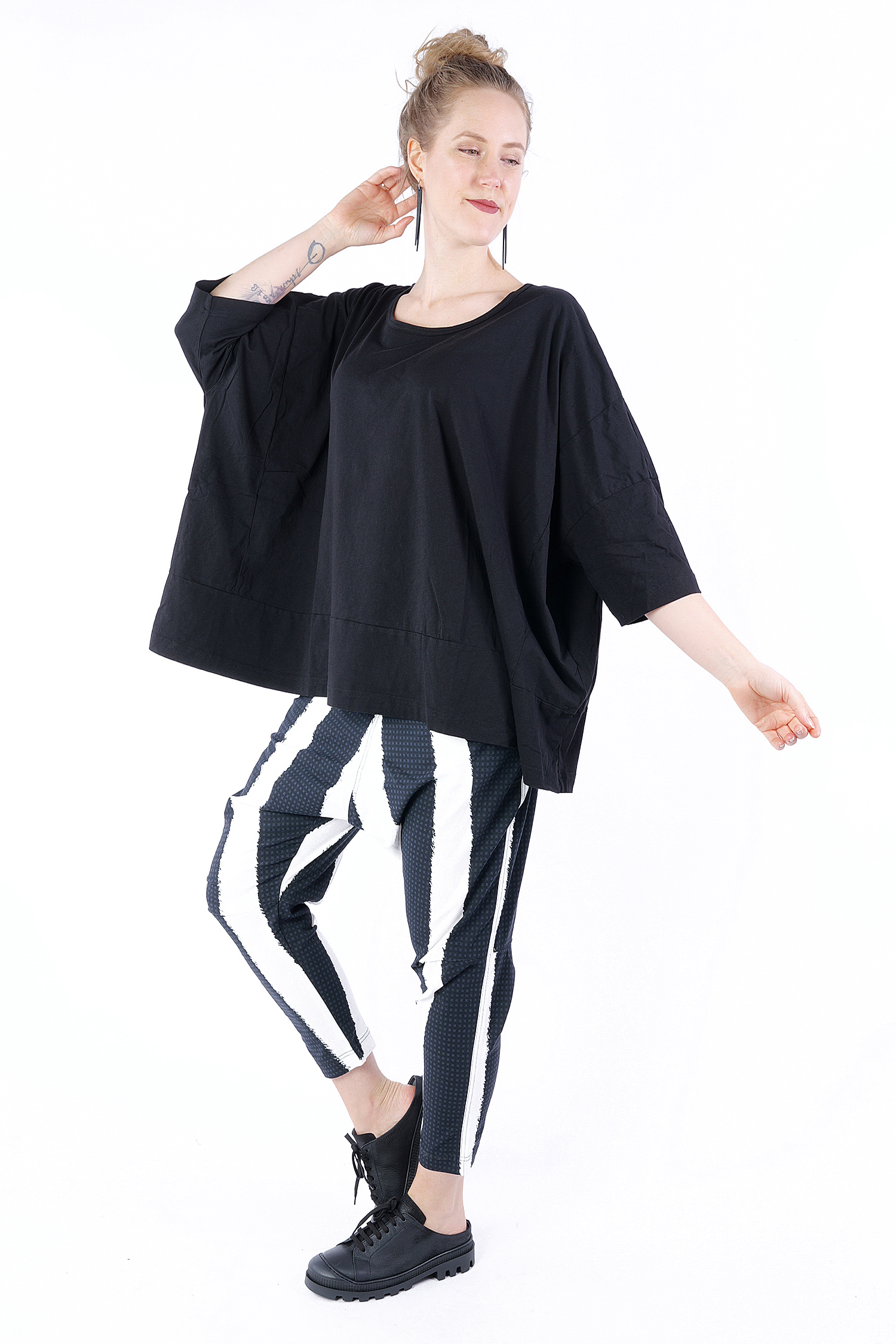 Oversize T-shirt - 1253370528 - black