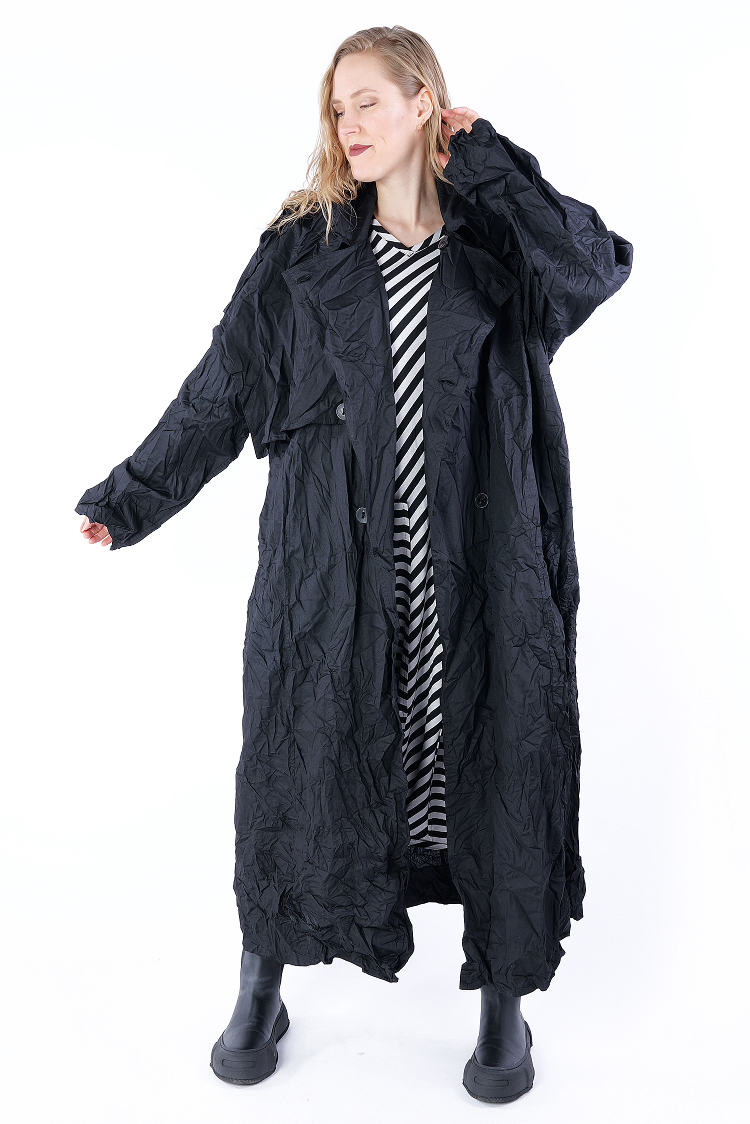 Wrinkled Trenchcoat - Black - V25.2240