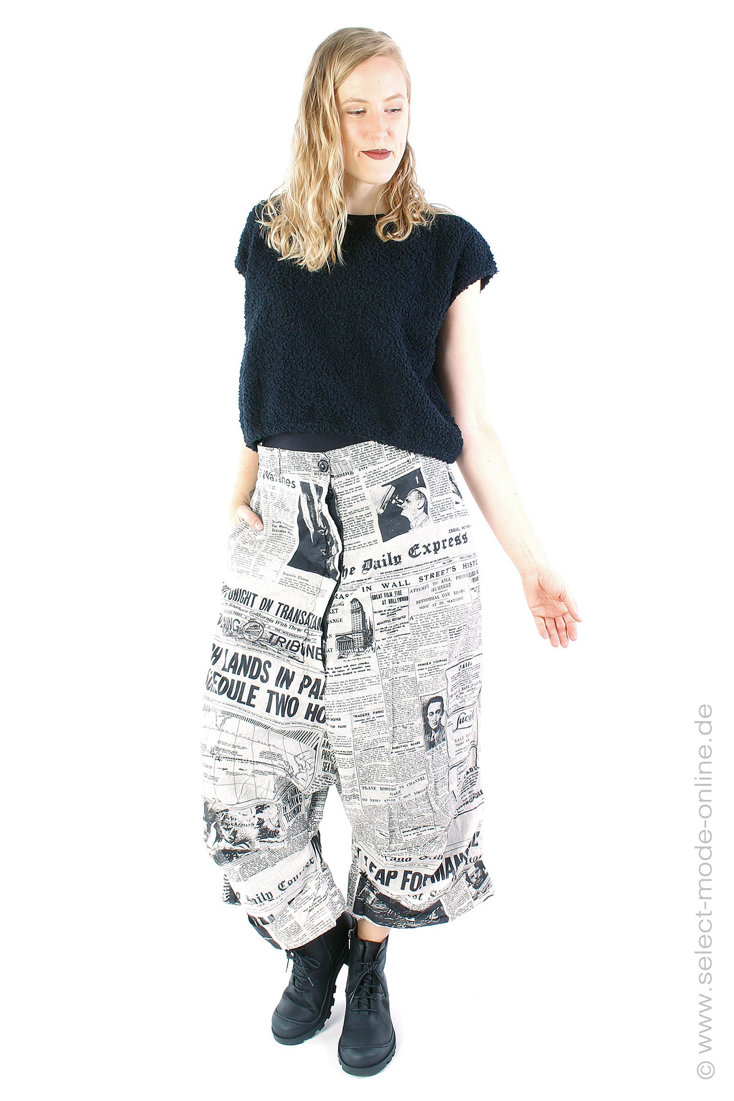 Pants with newspaper print - Moon walk - 2242070105