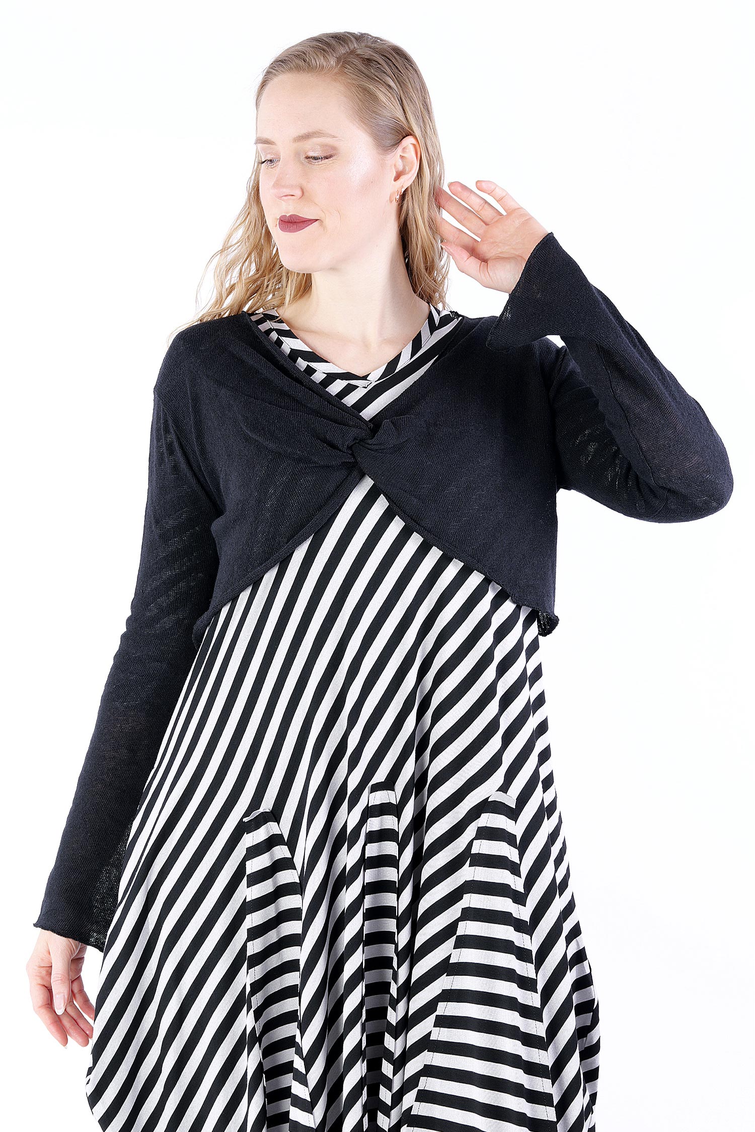 Short knit pullover - black - SA2127