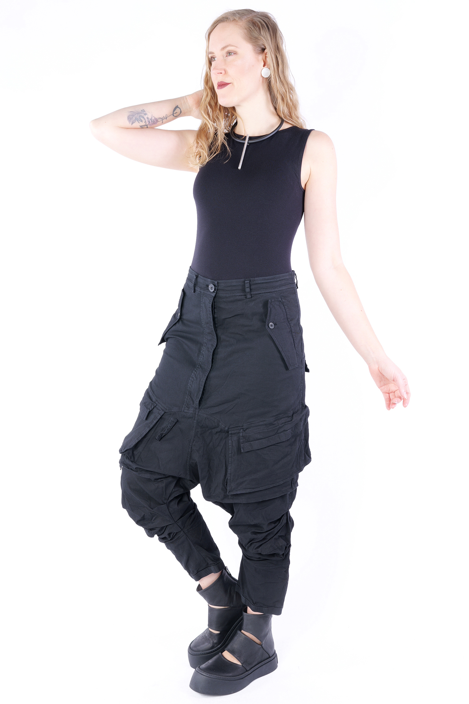 Pants with pleats - black - 1252600101