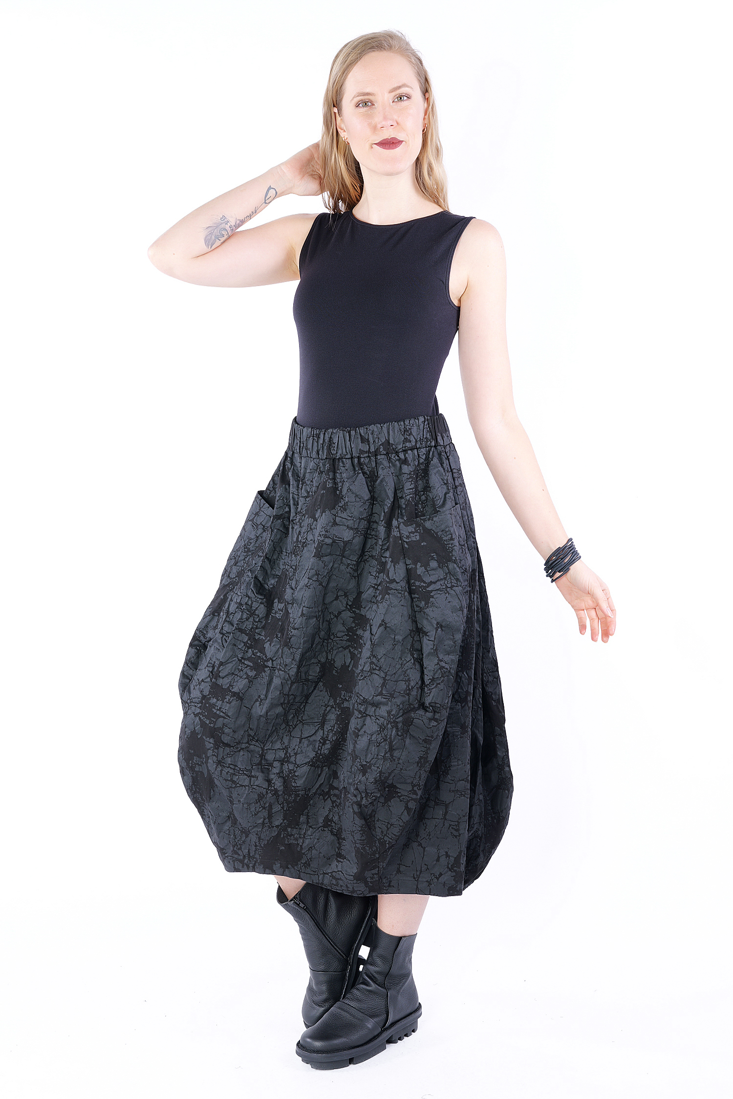 Tulip shaped skirt - black - Loomba