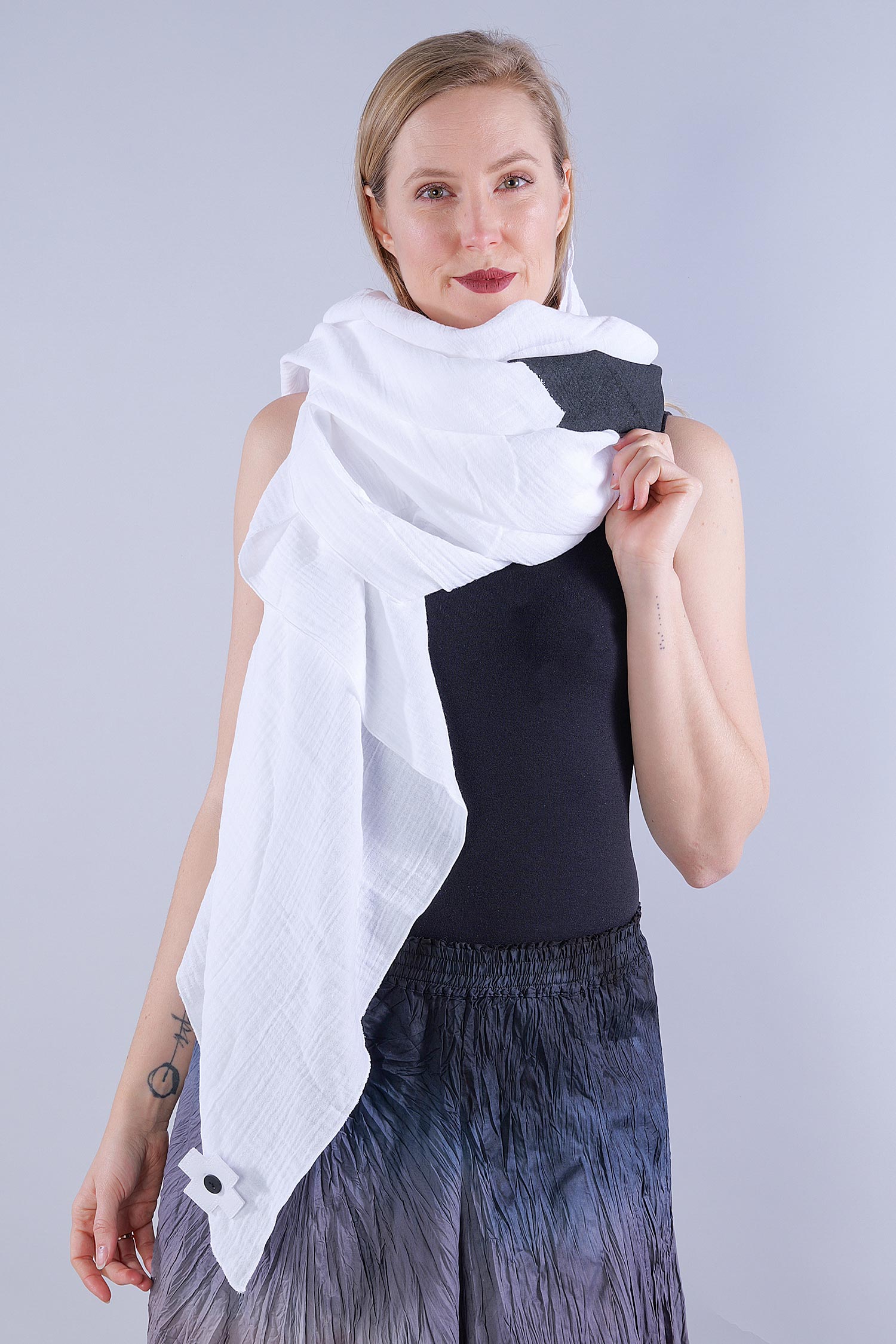 Large scarf with plus - White - 1748