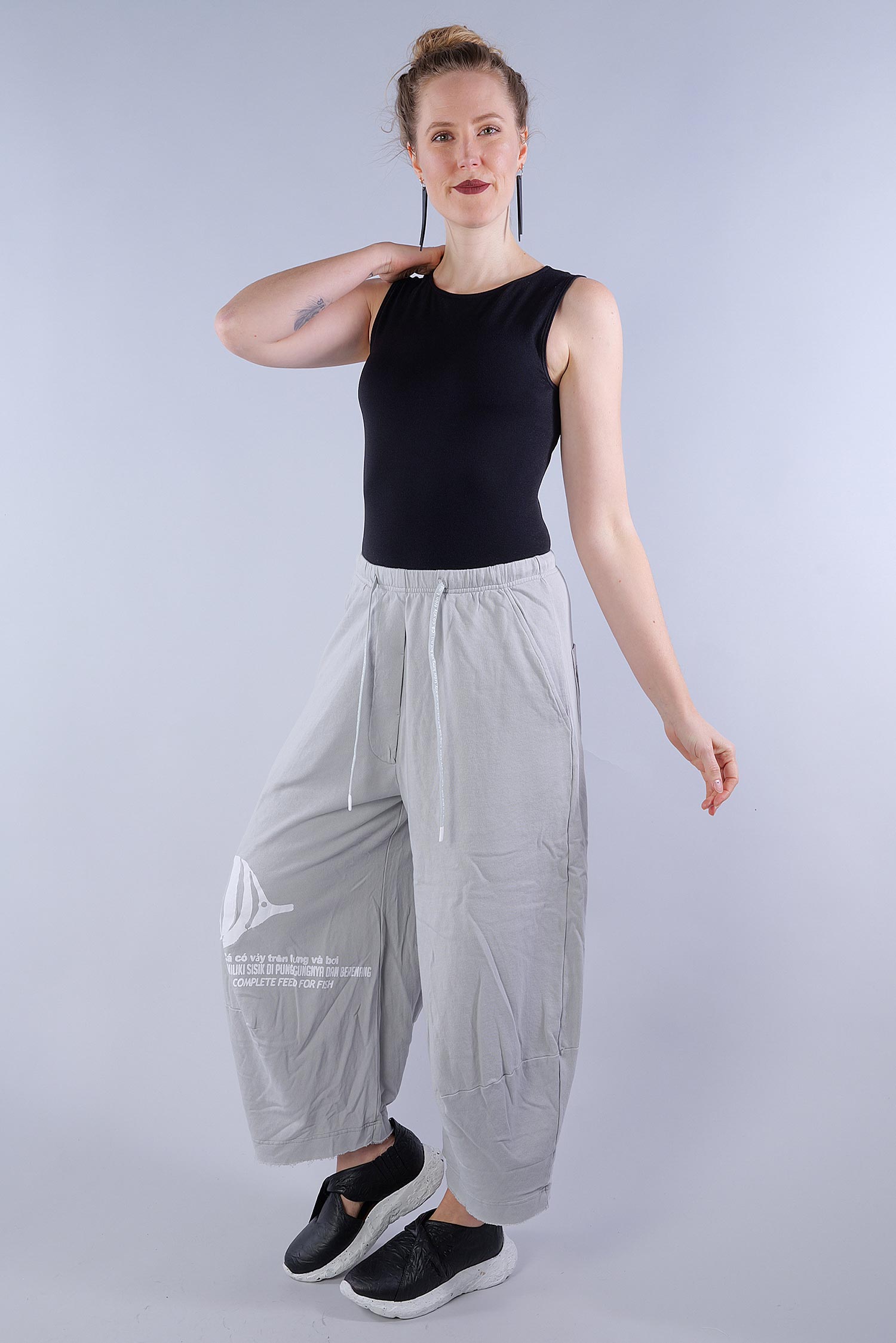 Sweat pants with print - 1253290111 - grey print