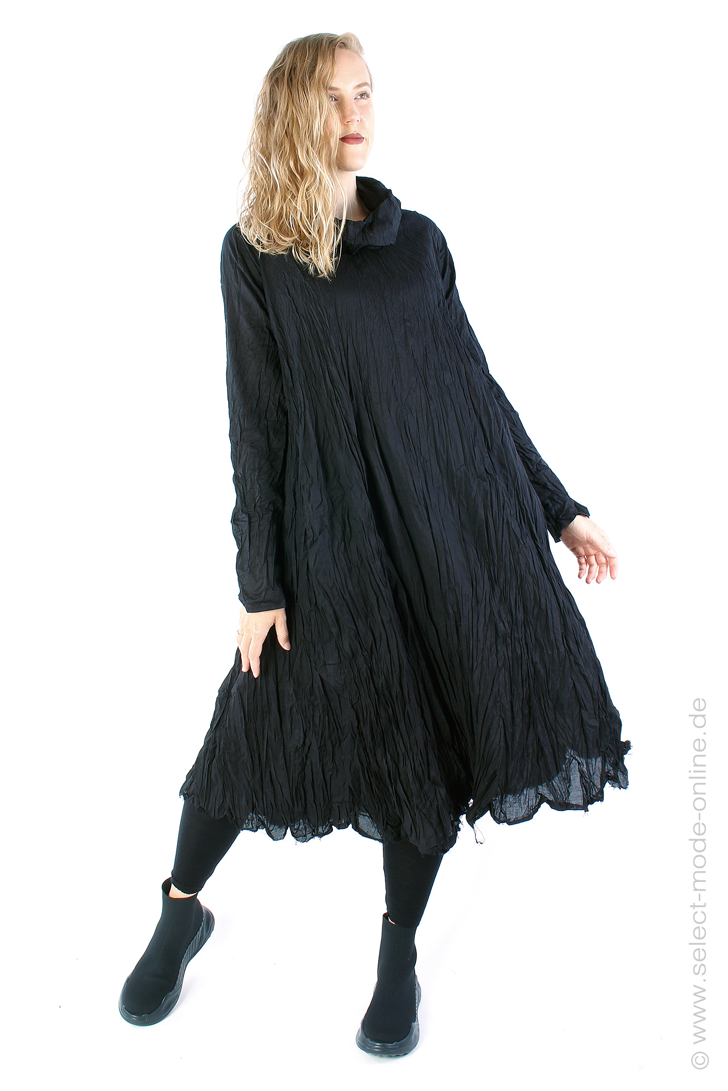 Crinkled dress - Black - Lichlieb